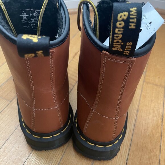 1460 Dr. Martens Wintergrip Leather Lace Up Boots - Unisex Size 5M or 6W - Picture 4 of 8